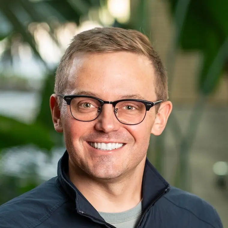 Headshot for Ian Ross